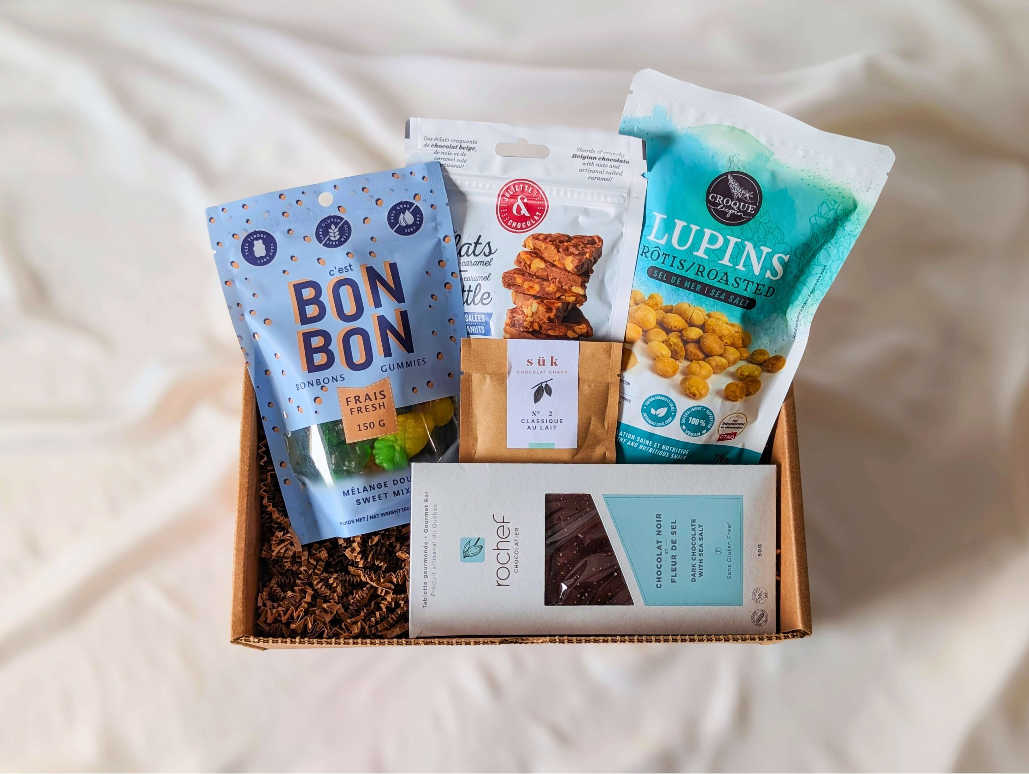 Boîte Gourmande Azur sucré-salé avec chocolats, bonbons frais et lupins rôtis du Québec