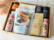 Boîte cadeau brunch produits locaux avec pancakes, mimosa sans alcool et caramel à l’érable