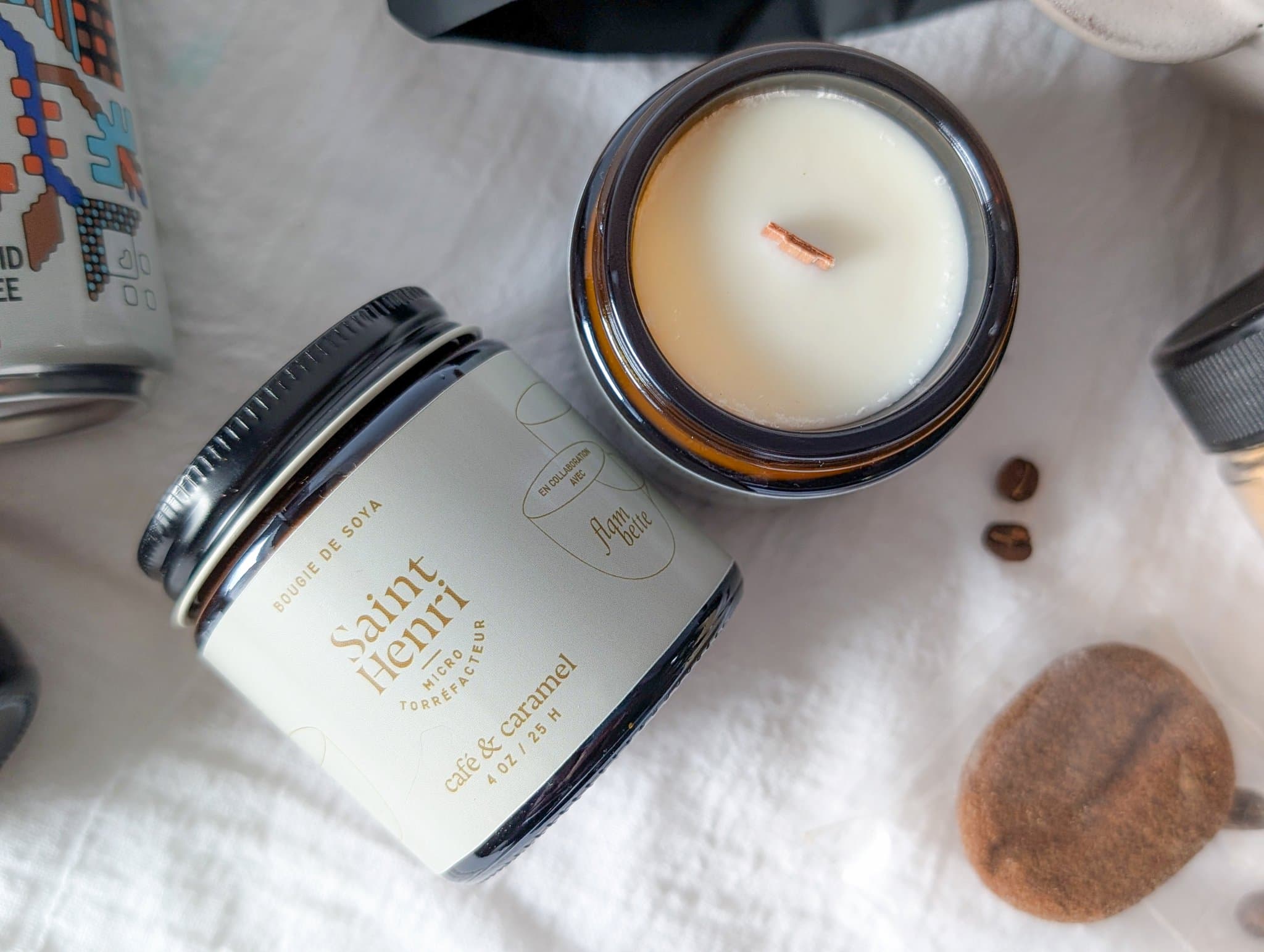 Chandelle café et caramel Café Saint-Henri x Flambette, cire de soya et mèche en bois, incluse dans la boîte cadeau Espresso pour une ambiance gourmande aux notes de café fraîchement torréfié