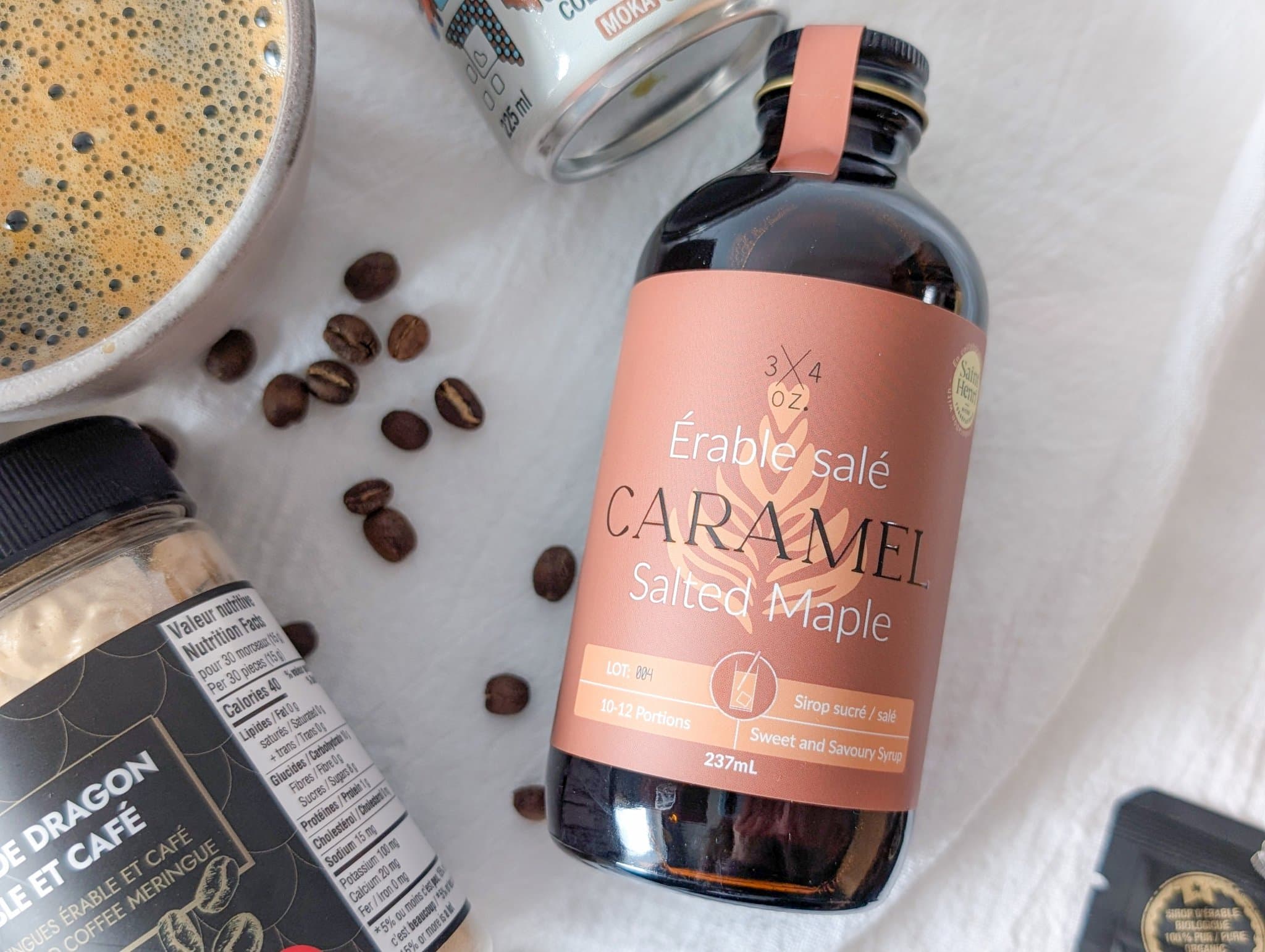 Sirop caramel salé à l’érable 3/4 oz (Montréal) 237 ml, parfait pour aromatiser café chaud, café glacé ou desserts, inclus dans la boîte cadeau Espresso